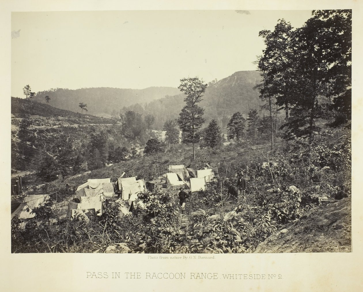 Passera i Raccoon Range, Whiteside nr 2, 1864. av George N. Barnard