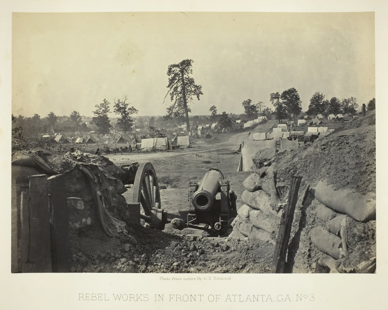 Rebell arbetar framför Atlanta, GA, nr 3, 1864. av George N. Barnard
