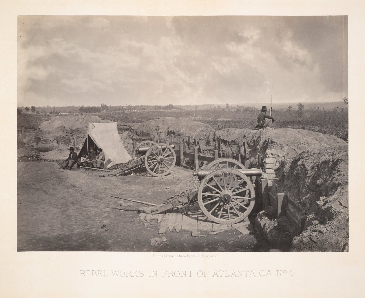 Rebel arbetar framför Atlanta, GA av George N. Barnard