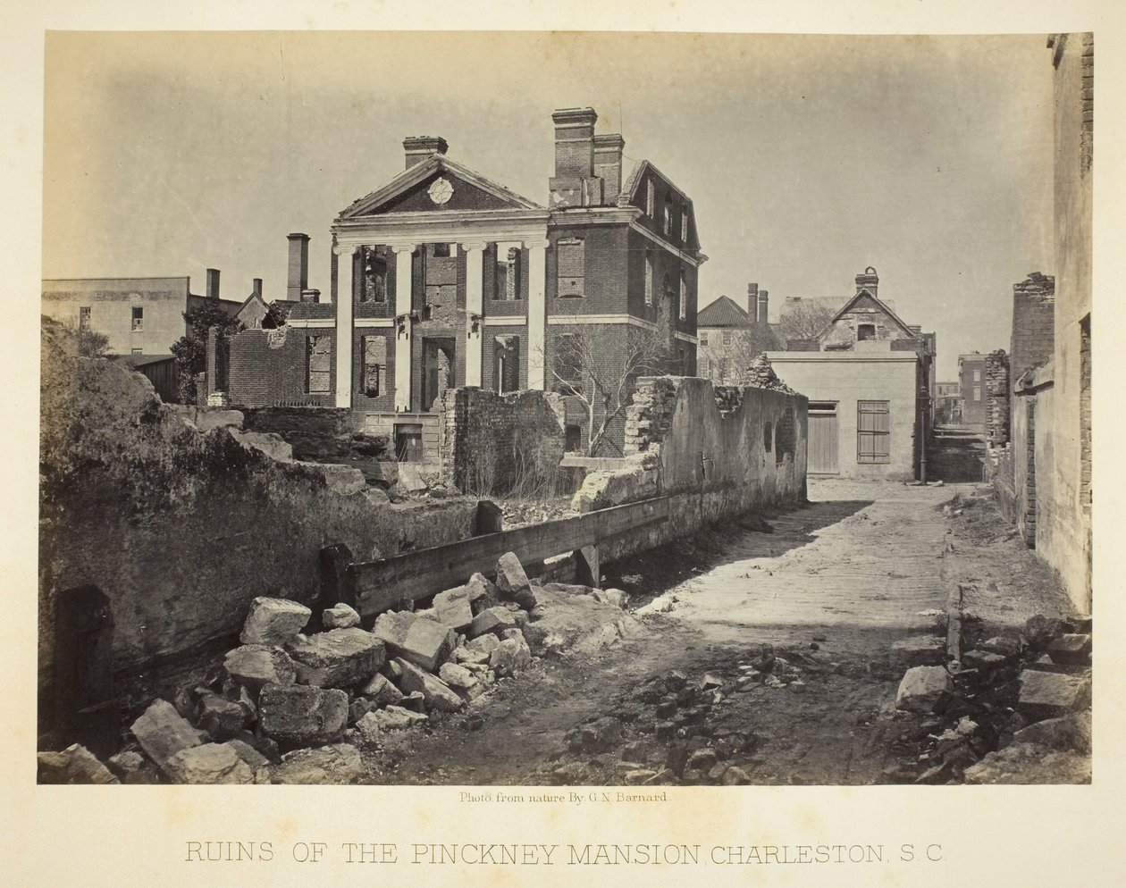 Ruinerna av Pinckney Mansion, Charleston, South Carolina av George N. Barnard