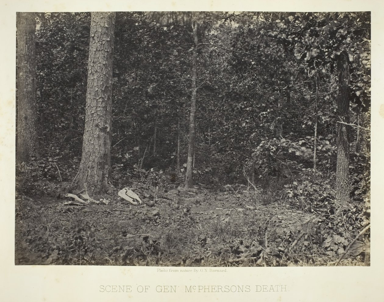 Scen för general McPhersons död, 186466. av George N. Barnard