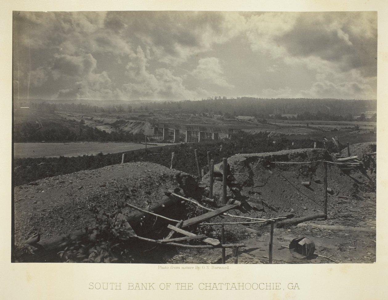 Södra stranden av floden Chattahoochie, Ga. av George N. Barnard
