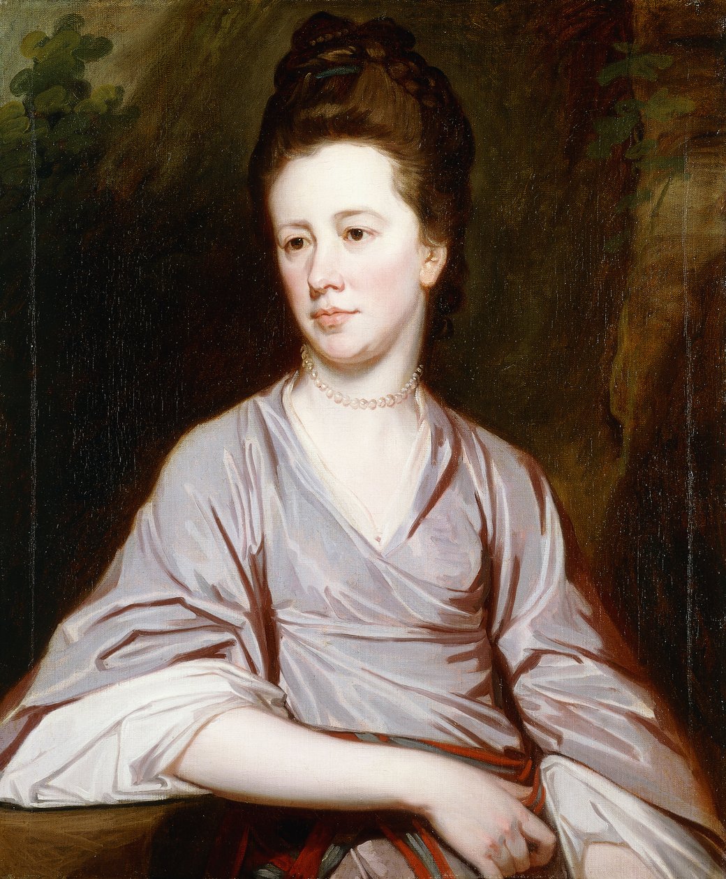 Porträtt av Miss Joan Knatchbull, sittande halvlängd iklädd en lila klänning och ett pärlhalsband, av George Romney
