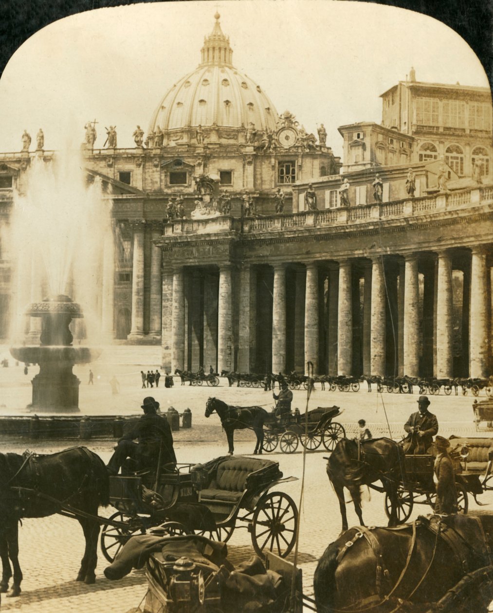 Vagnar vid fontänen på St Peters Square, Rom, Italien, c1909. av George Rose