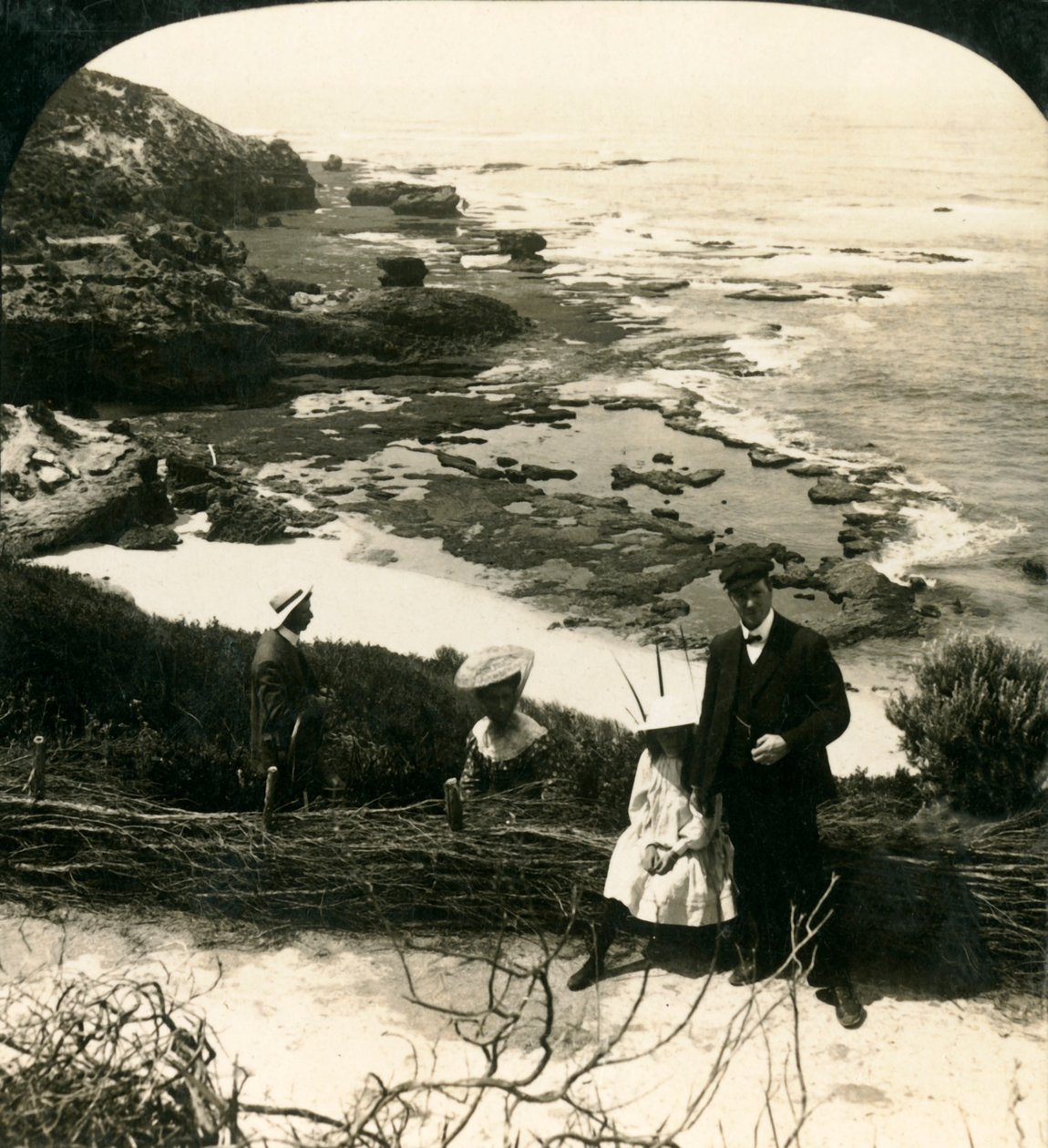 Lågvatten vid Back Beach, Sorrento, Victoria, Australien, c1909. av George Rose