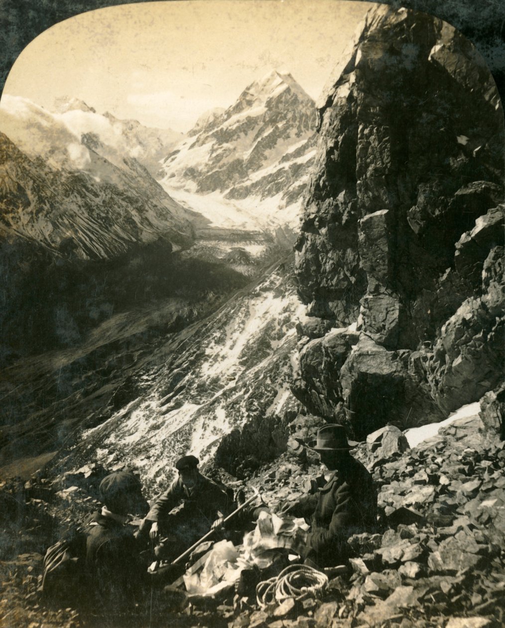 Mount Cook och Hooker Glacier and Valley, Nya Zeeland, c1909. av George Rose