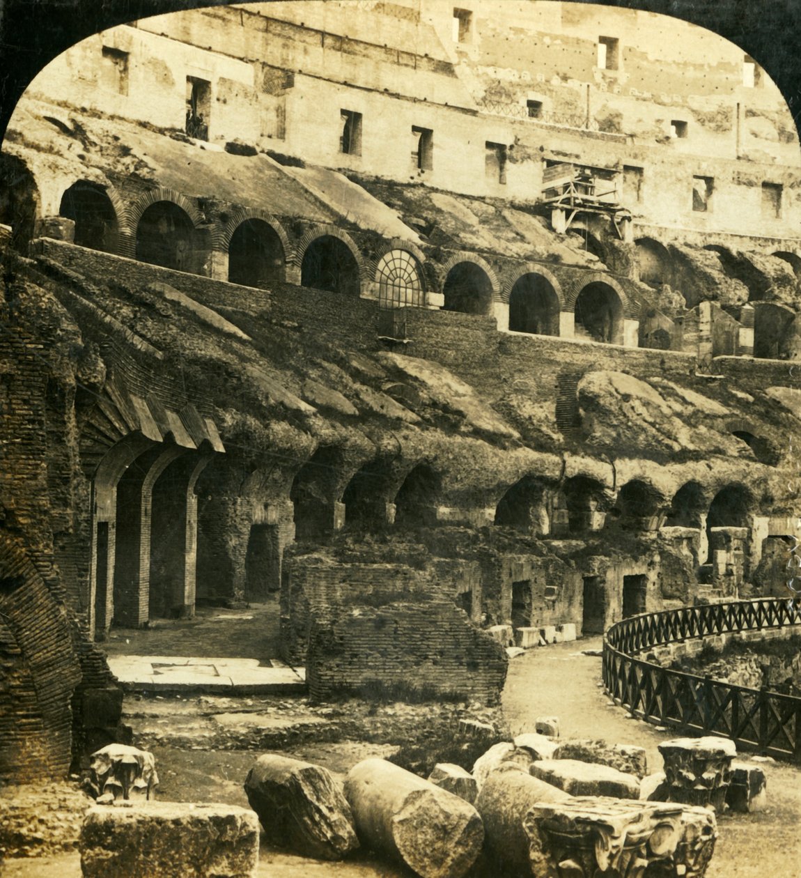 Colosseums inre, Rom, Italien, c1909. av George Rose