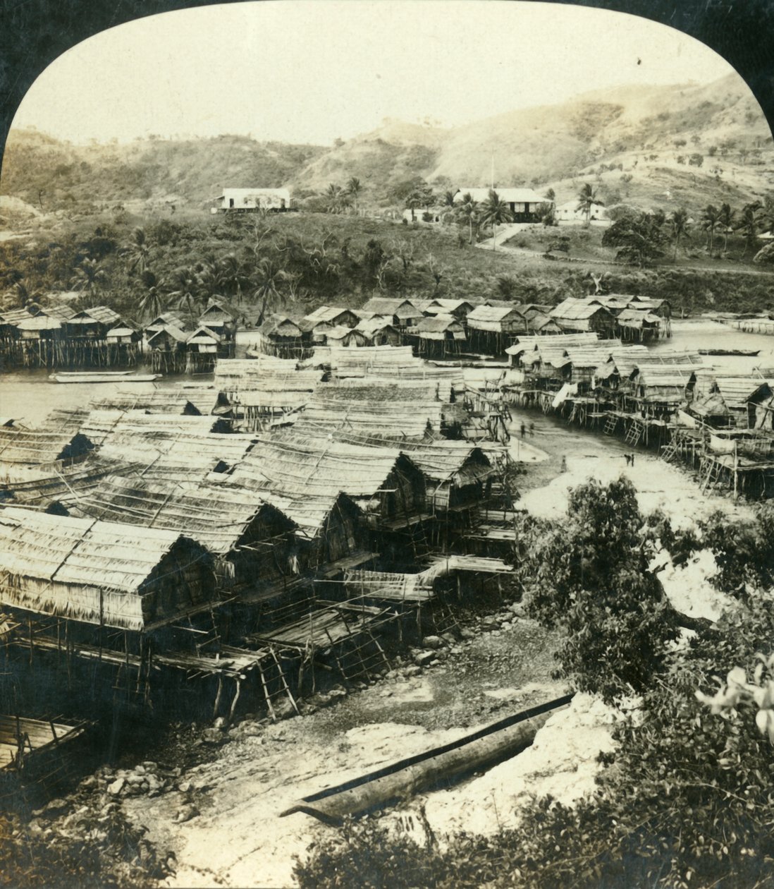 Byn Ela-Varia, Brittiska Nya Guinea, c1909. av George Rose