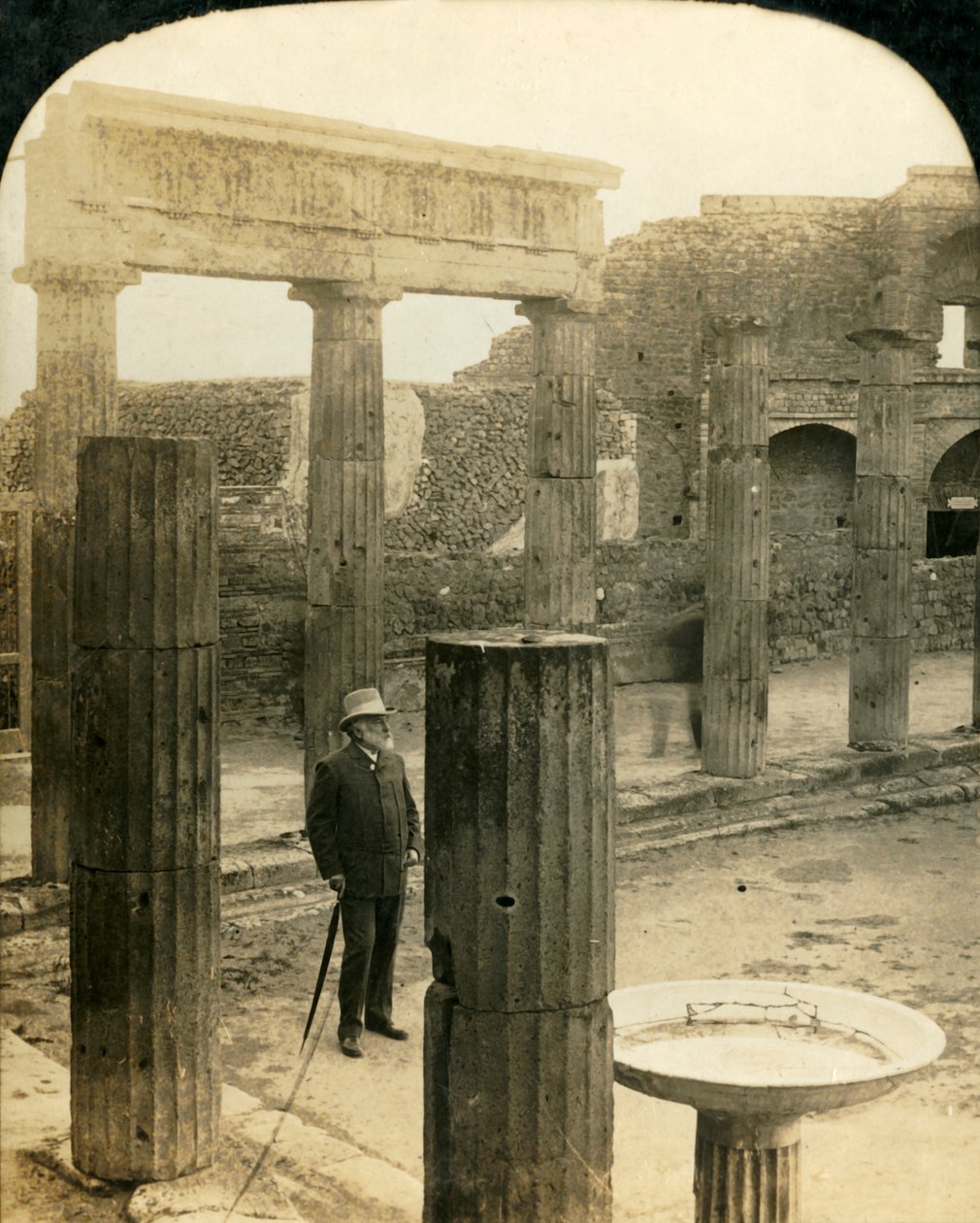 Triangulärt forum, ruinerna av Pompeji, Italien, c1909. av George Rose