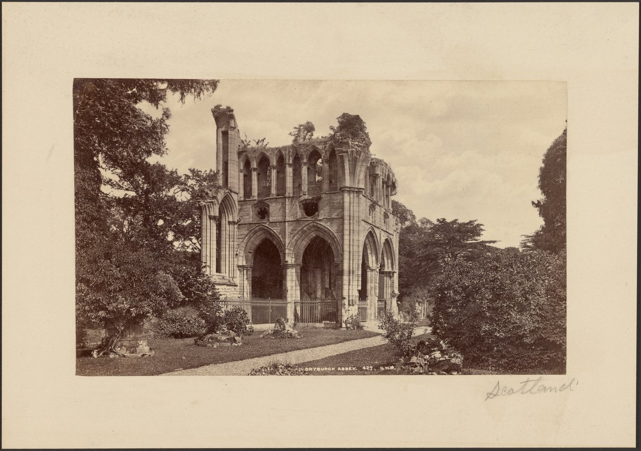 Dryburgh Abbey av George Washington Wilson