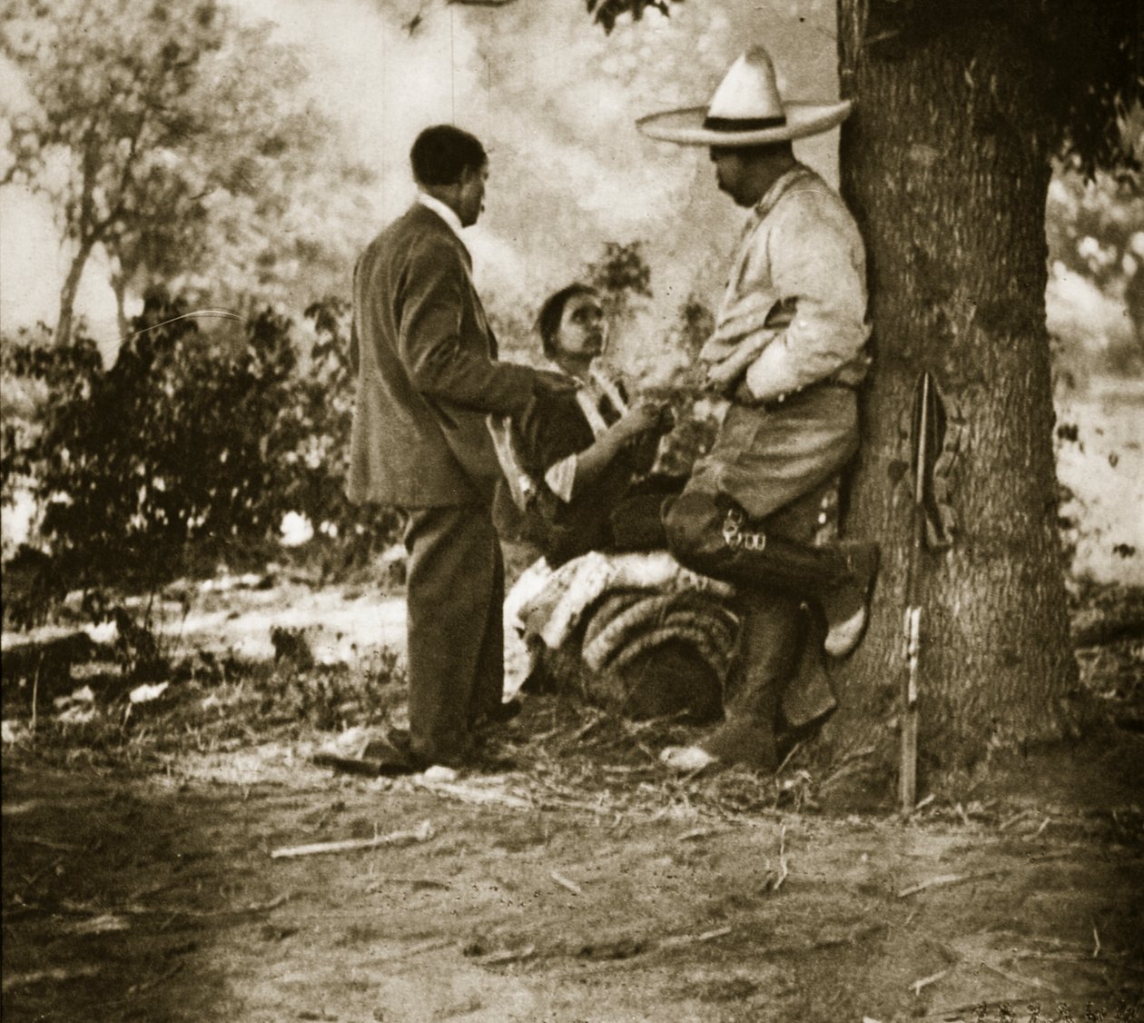 Pancho Villa på hans ranch, 1920-23 (bw-foto) av Gerald Brandon