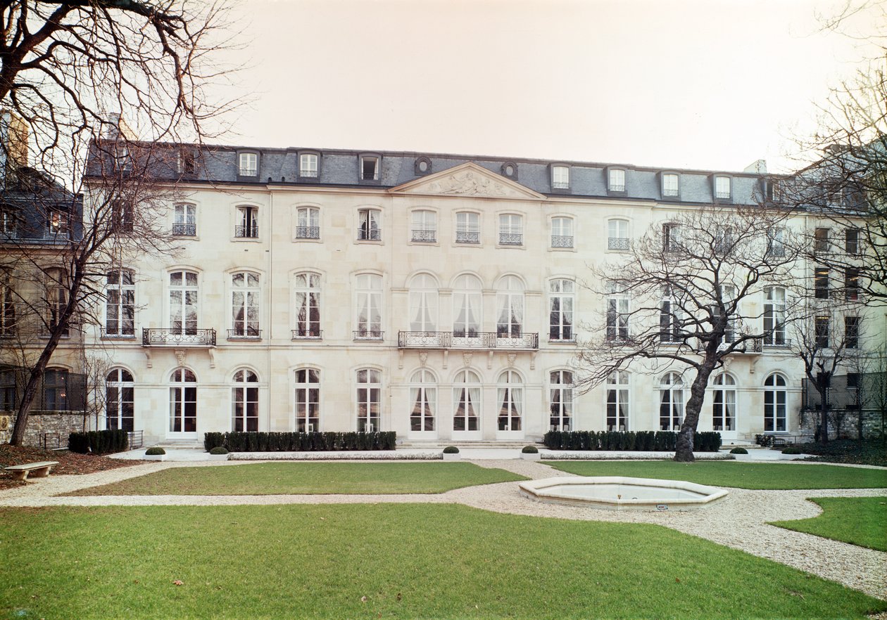 Vy över trädgårdsfasaden på Hotel de Beauharnais, byggt 1713 Interiör i Salon Vert i prins Eugene de Beauharnais (1781-1824) lägenhet. av Germain Boffrand