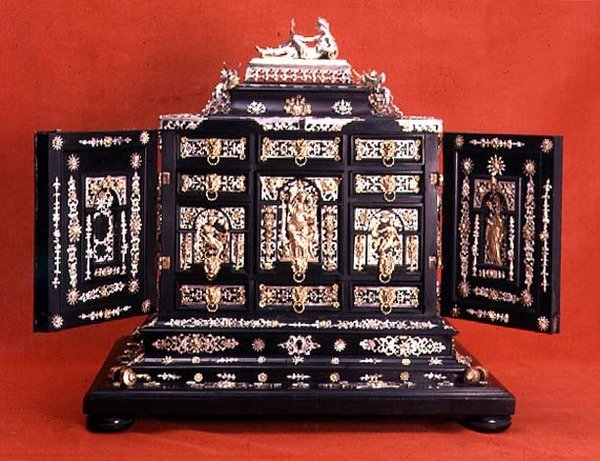 Skåp, med silverförgyllda fästen, tyska, c.1600 (ebenholts och silverförgyllt) av German School