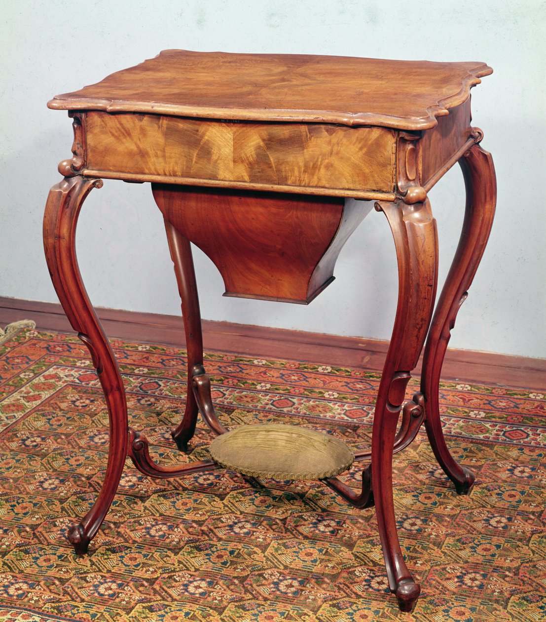 Arbetsbord i rokokostil, 1840 (mahogny) av German School