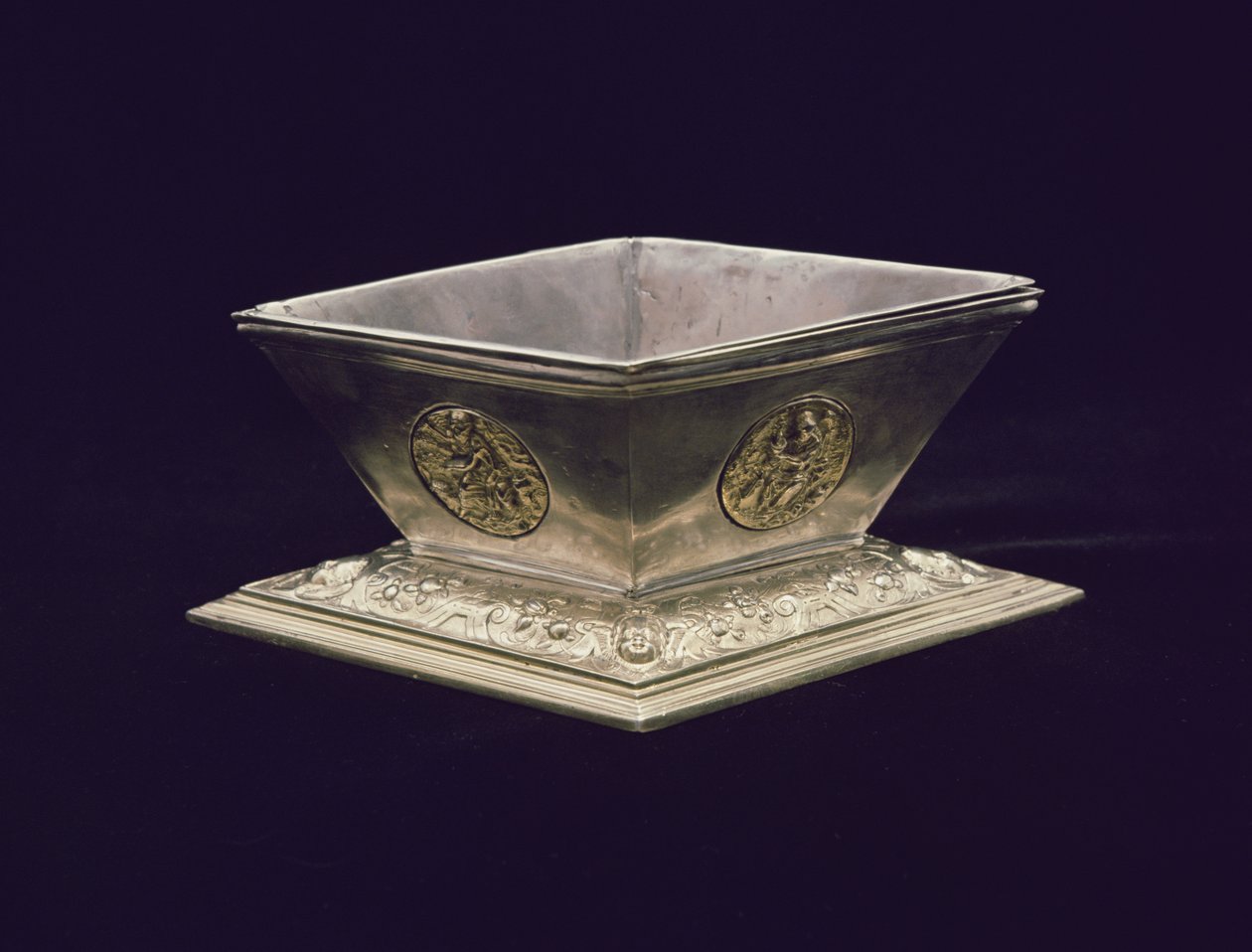 Saltskål, efter Peter Flotman, Nürnberg, 1550 (silver och paketförgylld) av German School