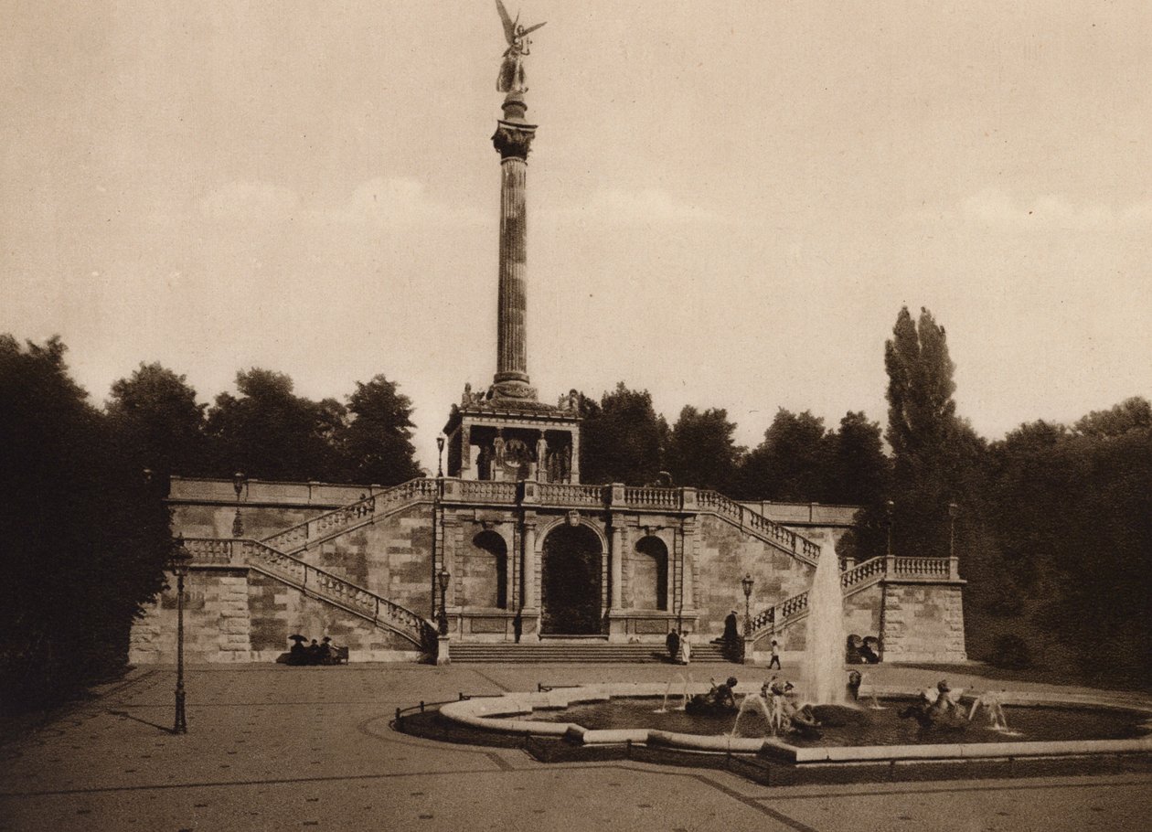 Munchen / München: Fredsmonument med terrass (svartvitt foto) av German Photographer