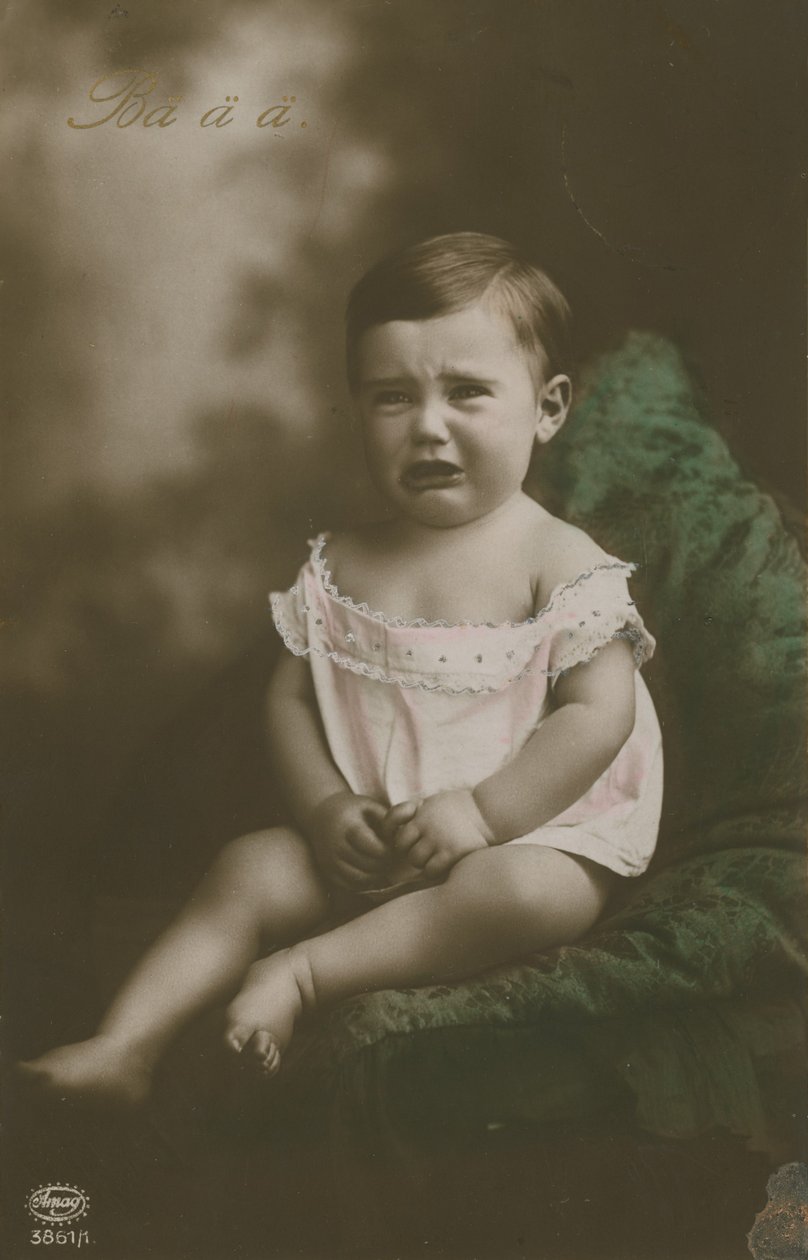 Vykort av en gråtande pojke, skickat 1913 (handkolorerat foto) av German Photographer