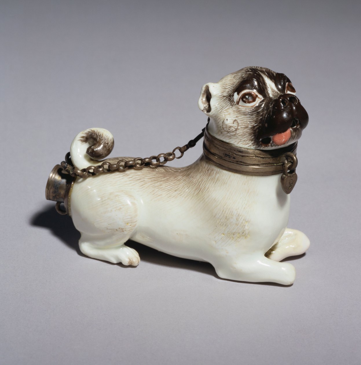En Meissen rörskål modellerad som en sittande mopshund, ca 1745 (porslin) av German School