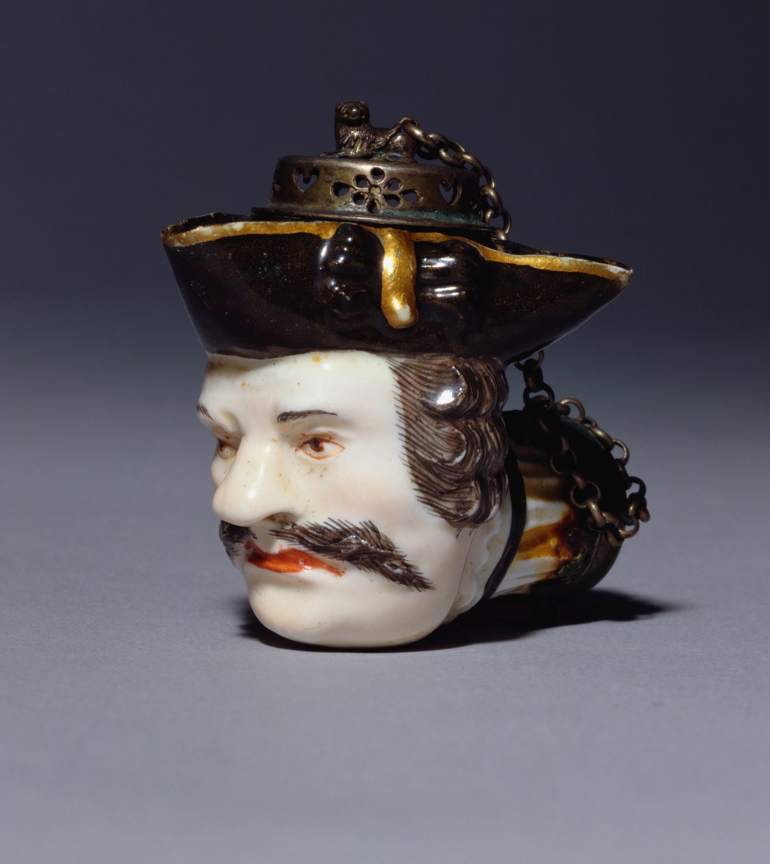 En pipskål för porträtt av Meissen modellerad som huvudet av Schmiedel, ca 1750 (porslin) av German School
