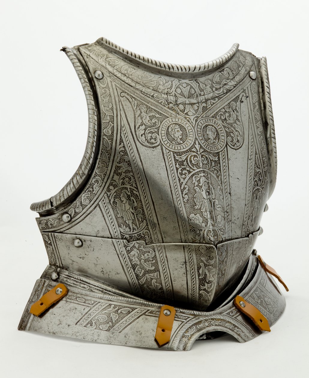 Bröstplåt med modern dekor, c.1550 (etsat stål, spår av förgyllning & modernt läder) av German School