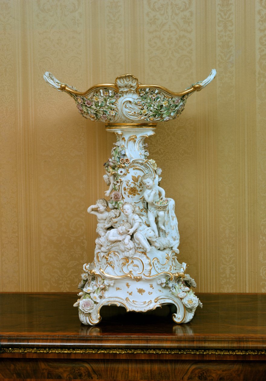 Tårtställ med keruber föreställande årstiderna, ca 1830 (porslin) av German School