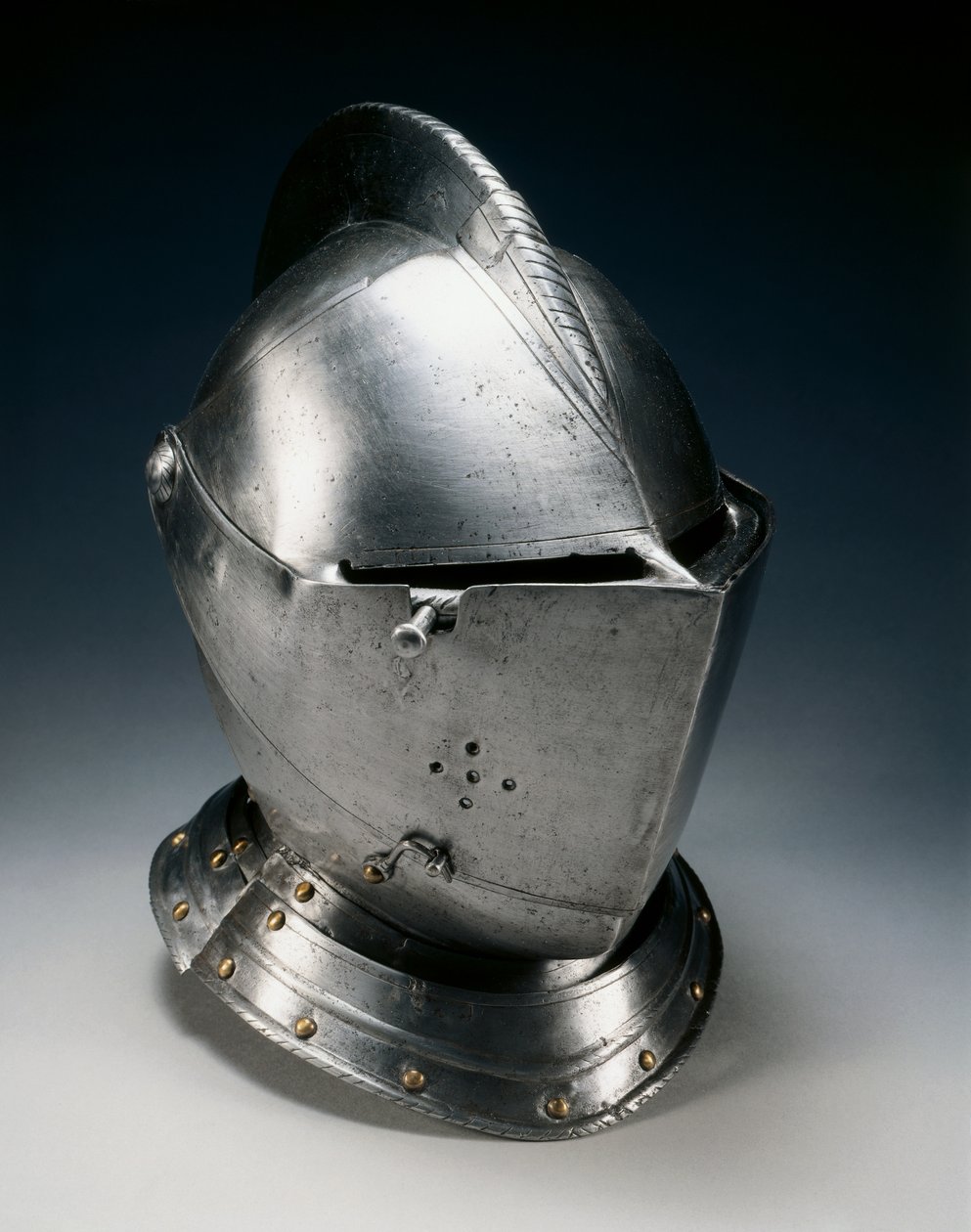 Stäng hjälm för fältet, c.1550-70 (stål, järn, läder & mässing) av German School