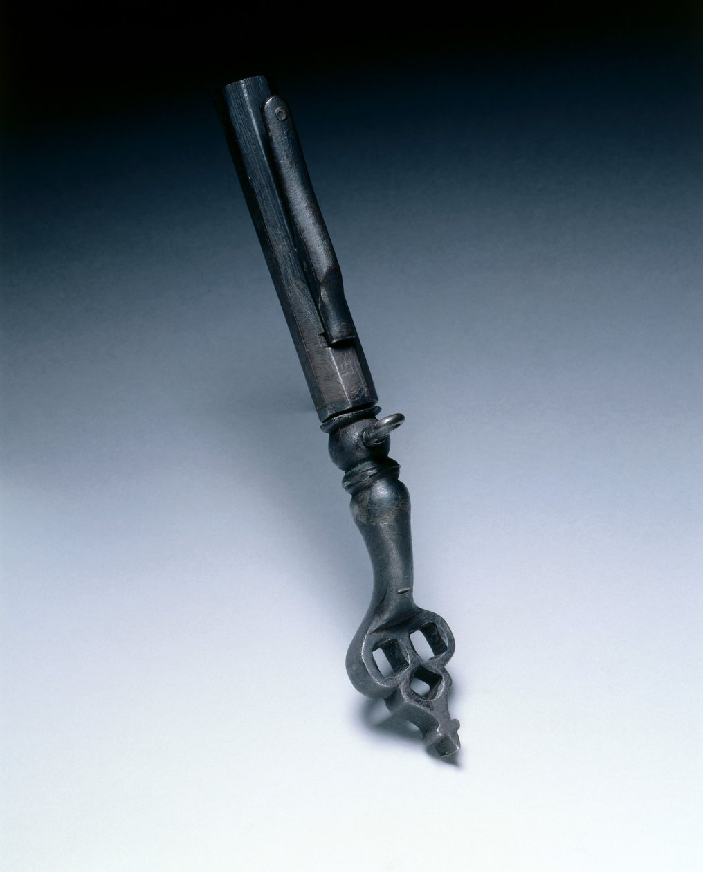 Kombinerad hjullåsnyckel och pulvermått, c.1625-50 (stål) av German School