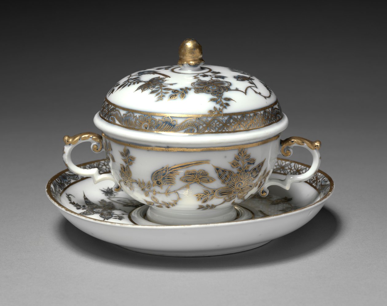 Täckt skål och fat, tillverkare Meissen Porslinsfabrik, Tyskland, 1730-1740 av German School