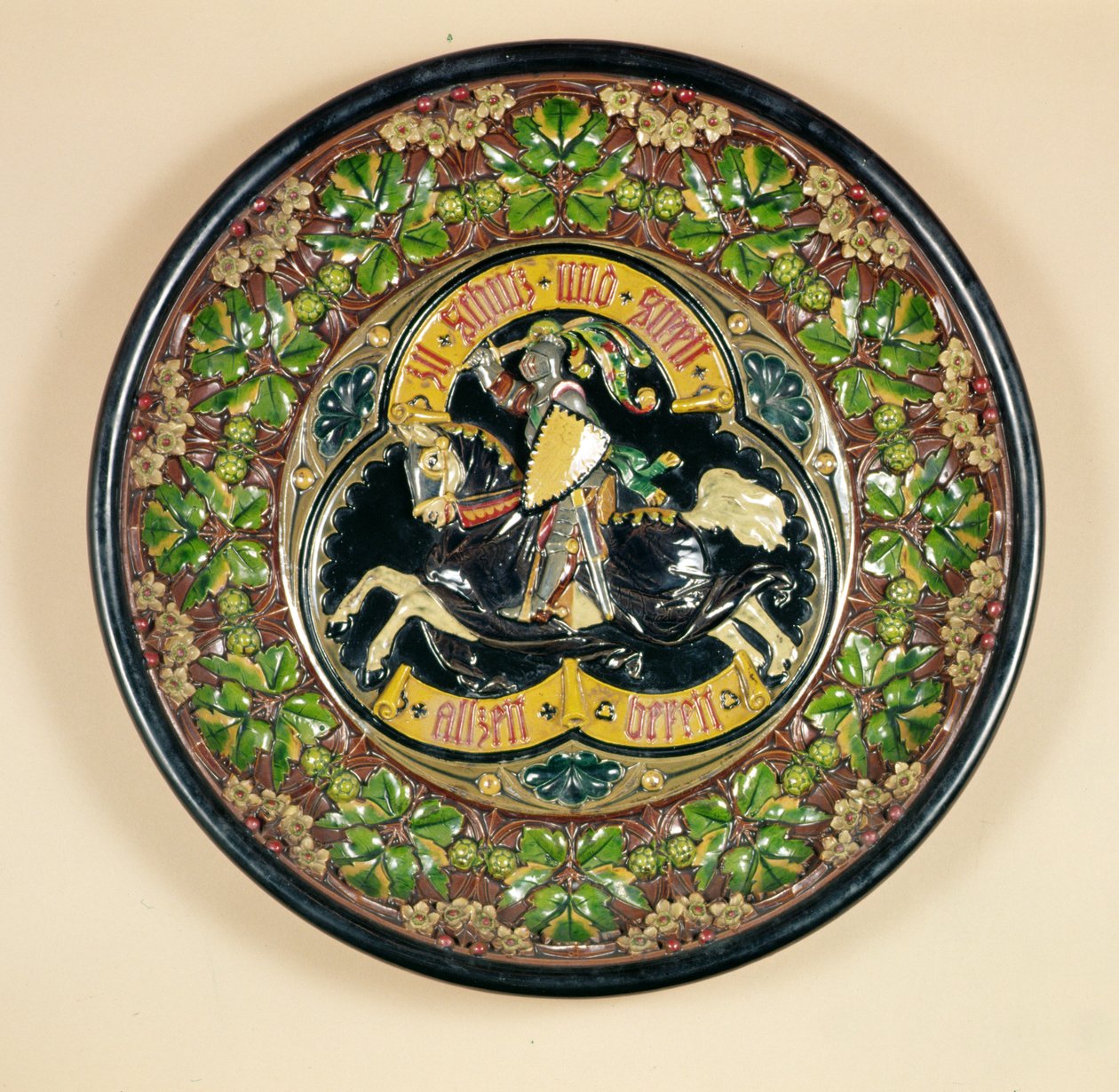Fat med reliefdekor, av Bichweiler av Hamburg, 1880 (lergods) av German School