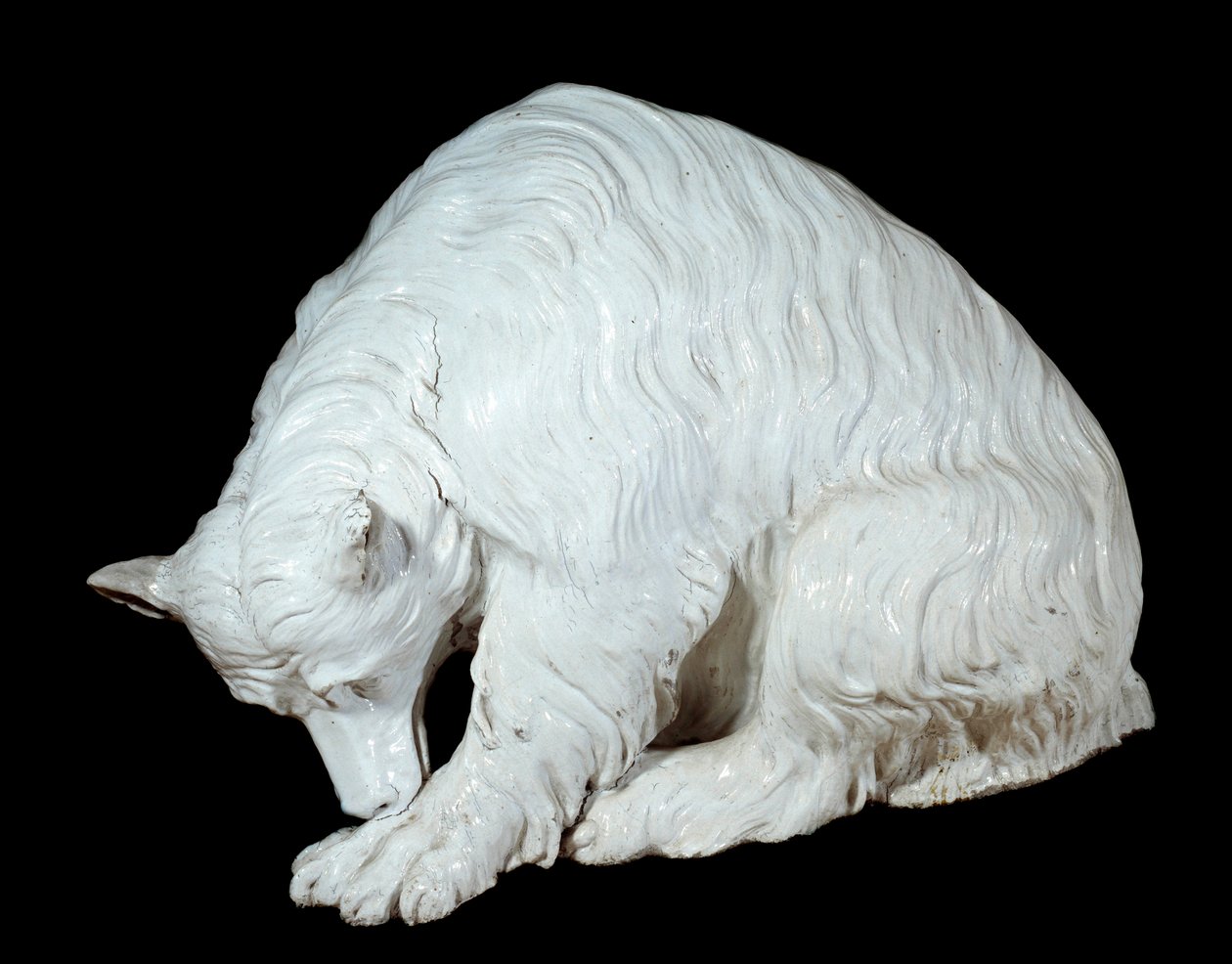 Tysk konst: Hård porslinsbjörn från berlin, ca 1732 - 1735. Meissen porslinsskulptur. Mått: 0,58 x 0,50 x 0,09 m. Sevres. Porslinstillverkning av German School