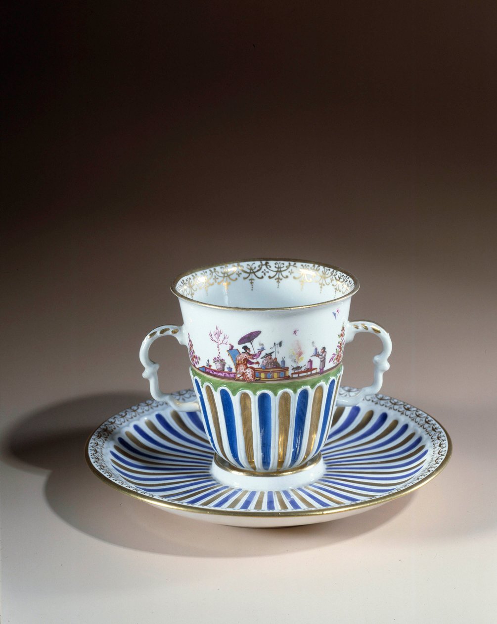 Tysk konst: Mugg med trembleuse dekor i porslin från Meissen. 1730. Paris, dekorativ konst av German School