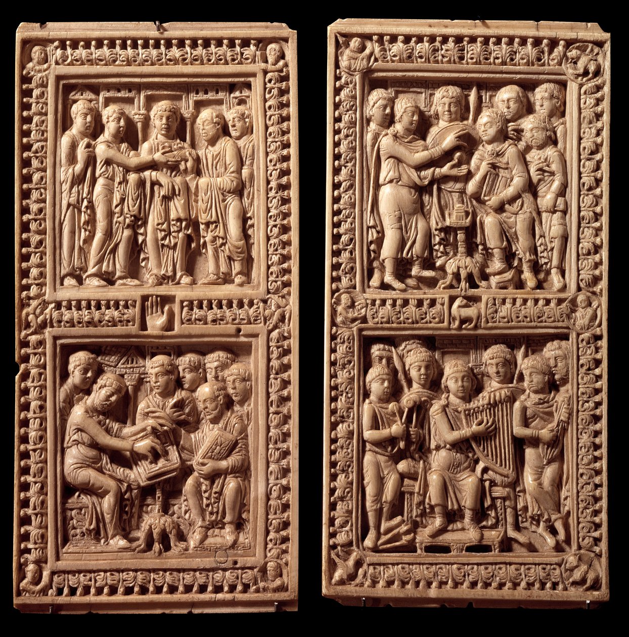 Elfenbensbindningar av Dagulf-psaltaren: David, Saint Hieronymus. Den beställdes av Karl den Store till skrivaren Dagul (eller Dagulfe) åt påven Adrien I. Slutet av 800-talet. Från Aix la Chapelle. Paris, Louvren av German School