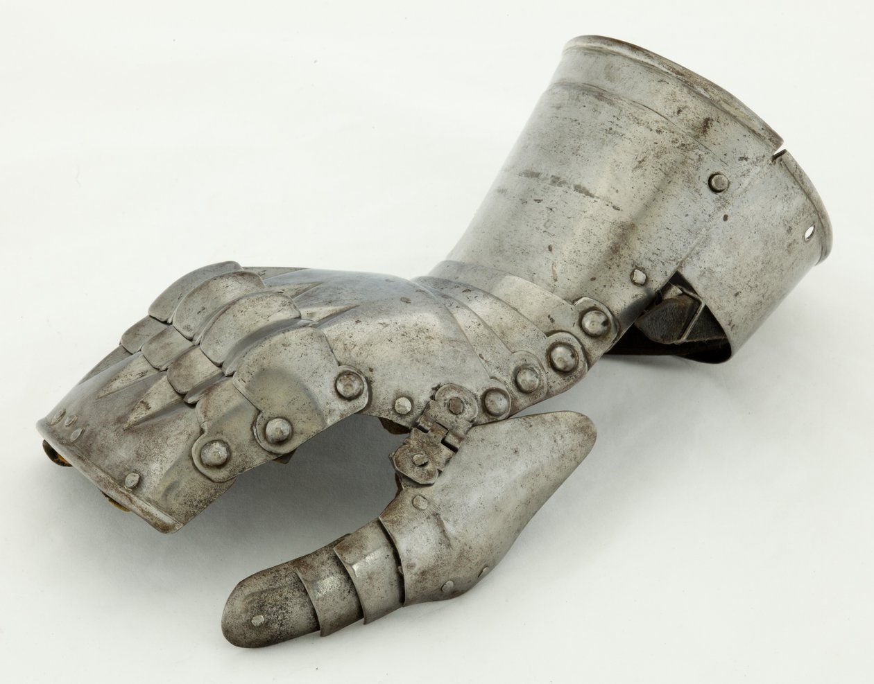 Vänster Gauntlet, ca 1490-1510, restaurerad 1800-tal (stål och läder) av German School