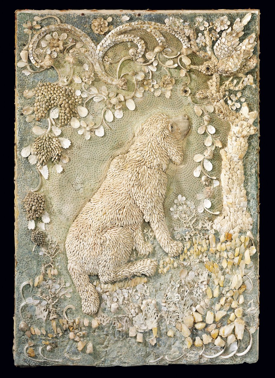 En av ett par Louis XV sittande hundar modellerade i relief, inom en grotliknande omgivning av German School