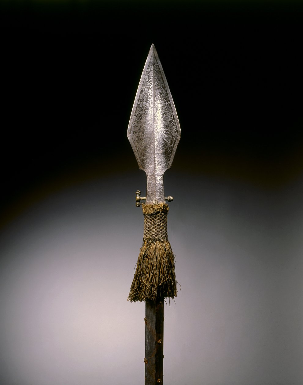 Paradspjut, Augsburg, ca 1570-1600 (stål, mässing, trä & läder med ylletofs) av German School