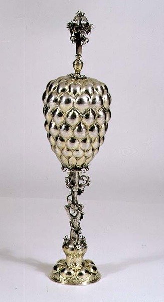 Ananasformad kopp och lock, Nürnberg, ca 1620 (förgylld silver) av German School