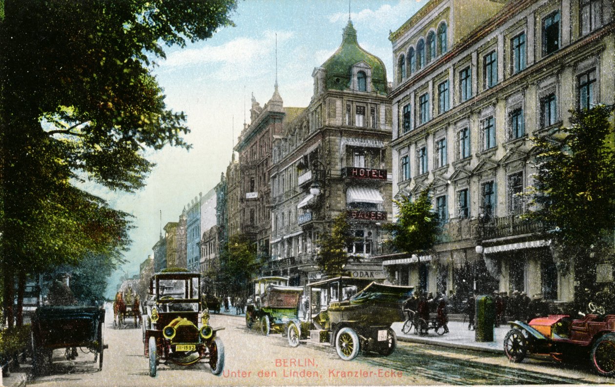 Vykort föreställande Unter den Linden och Kranzler-Eck i Berlin, ca 1910 (färgat foto) av German School