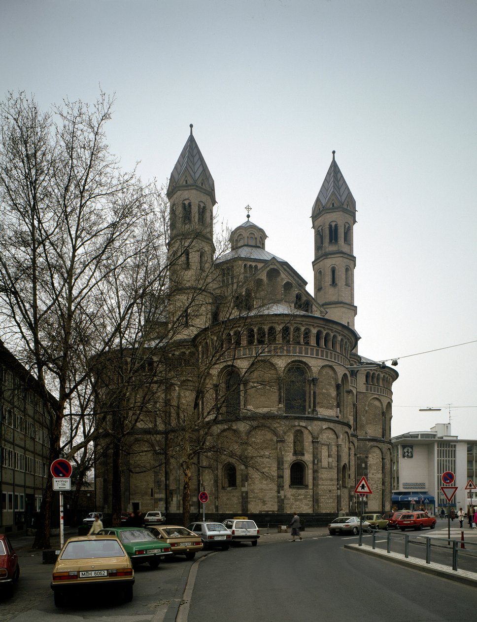 Romansk konst: utsikt över kyrkan Apotres av German School