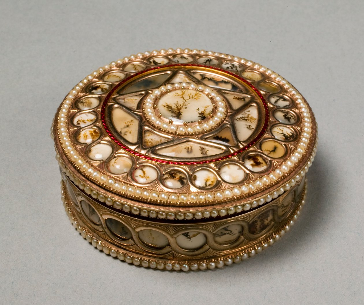 Rund snusdosa, c.1800-30 av German School