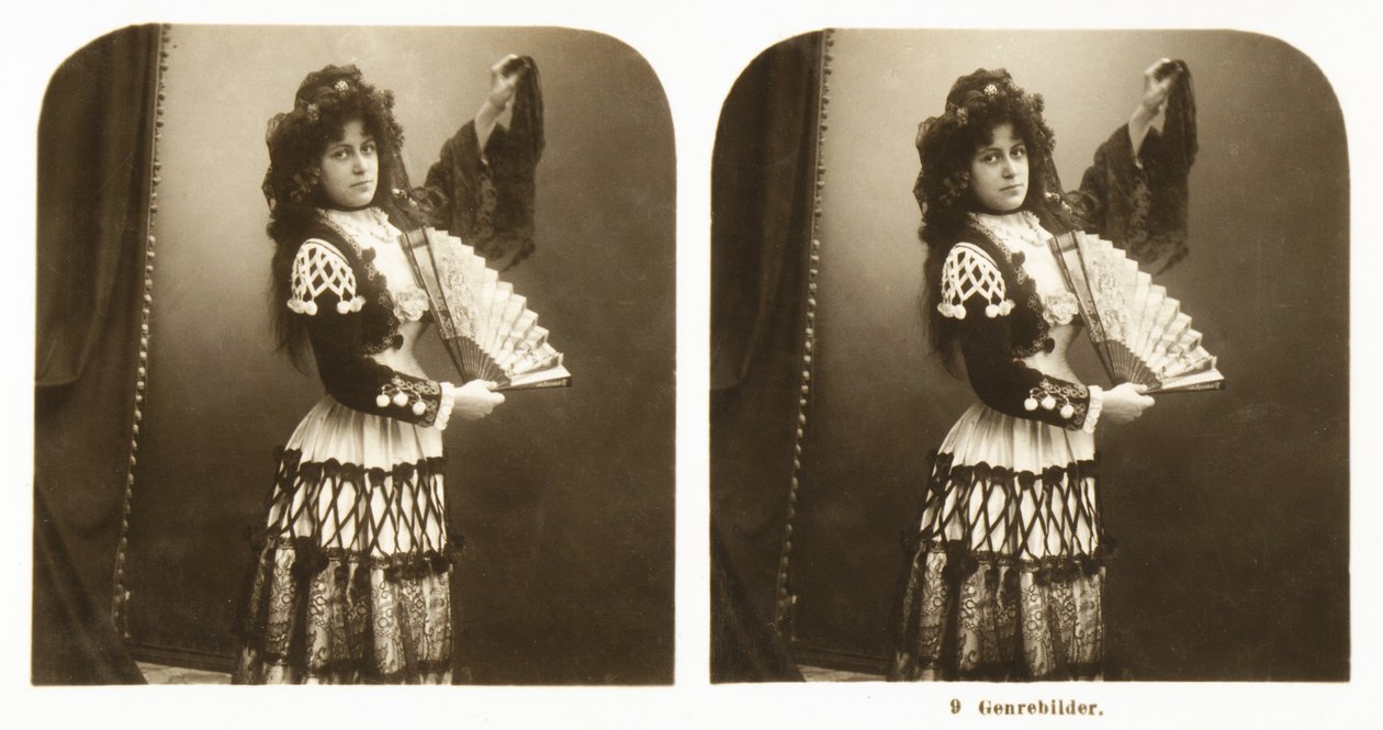 Stereoskopiskt kort som visar en ung kvinna i traditionell spansk kostym från Aragonområdet, ca 1900 (sepiafoto) av German School