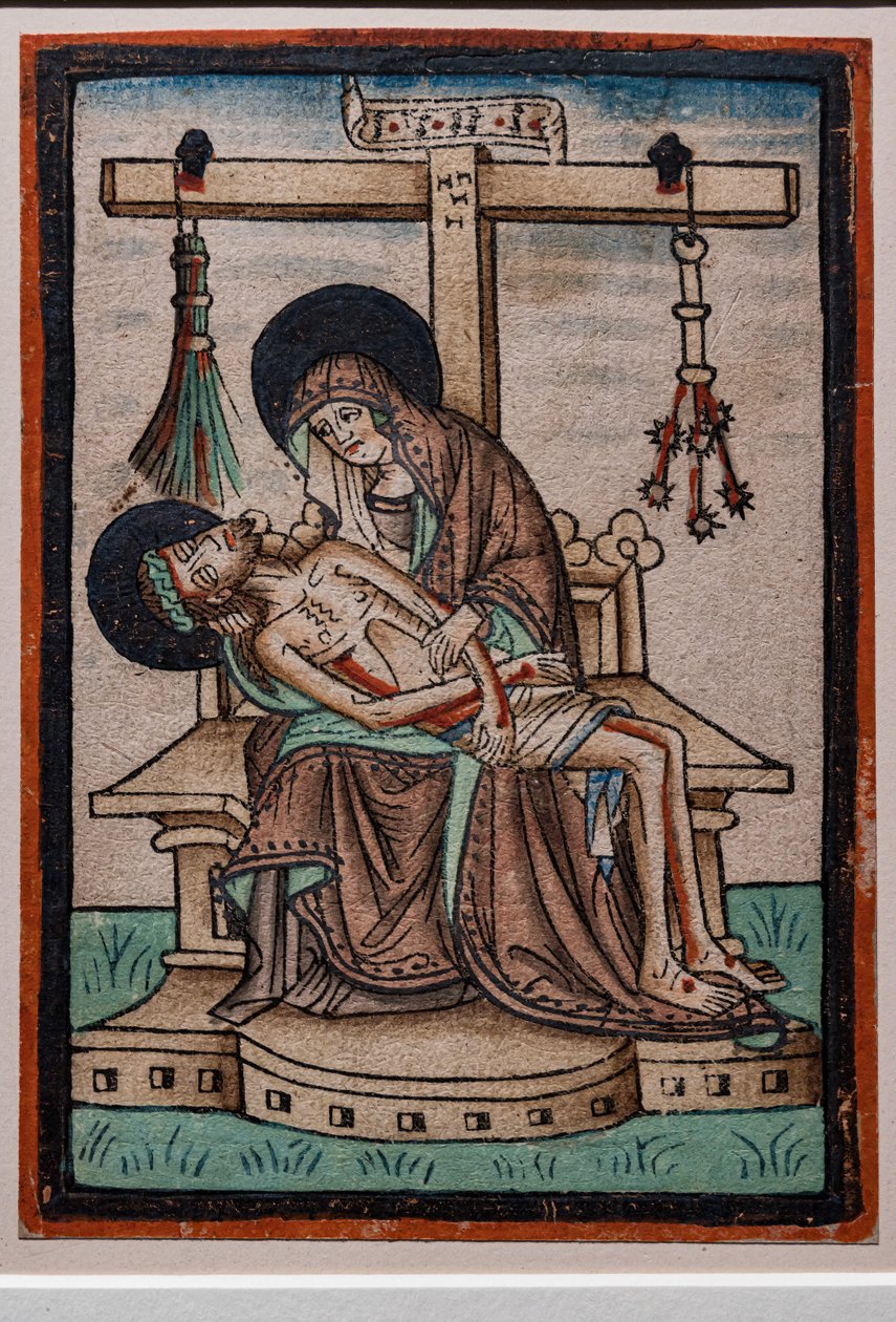 Vesperbild, akvarellträsnitt av tysk gravör, ca 1450. Symbolerna för Kristi passion hänger från korset. av German School