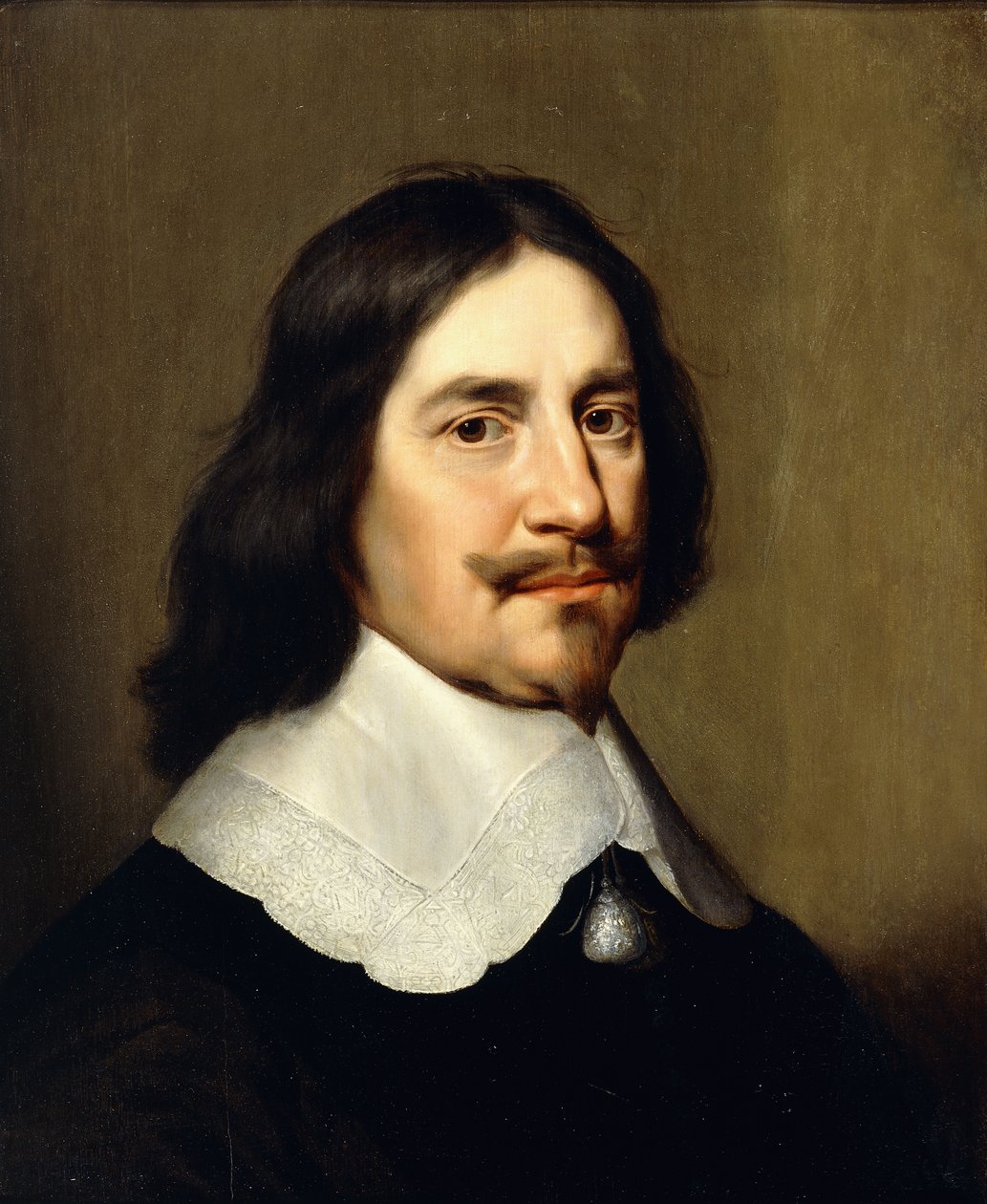 Porträtt av en gentleman, bystlängd, klädd i svart, av Gerrit van Honthorst