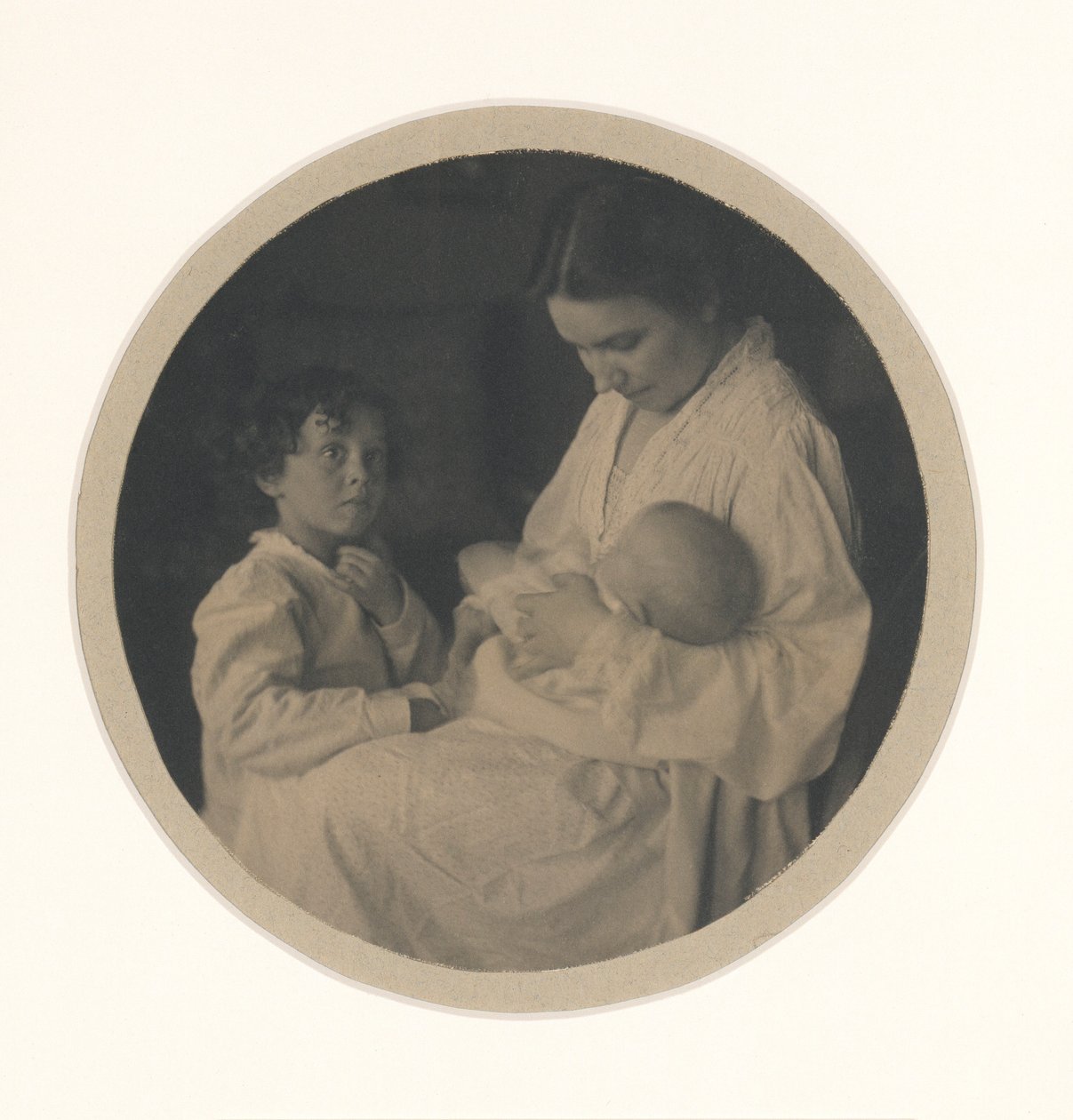 Nancy, Paul (3 1/2 år) och Claire (5 månader) av Gertrude Käsebier