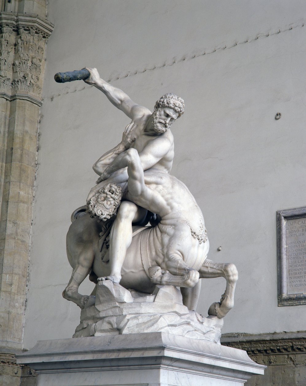 Hercules Killing the Centaur (marmor) (se även 353892 och 94) av Giambologna
