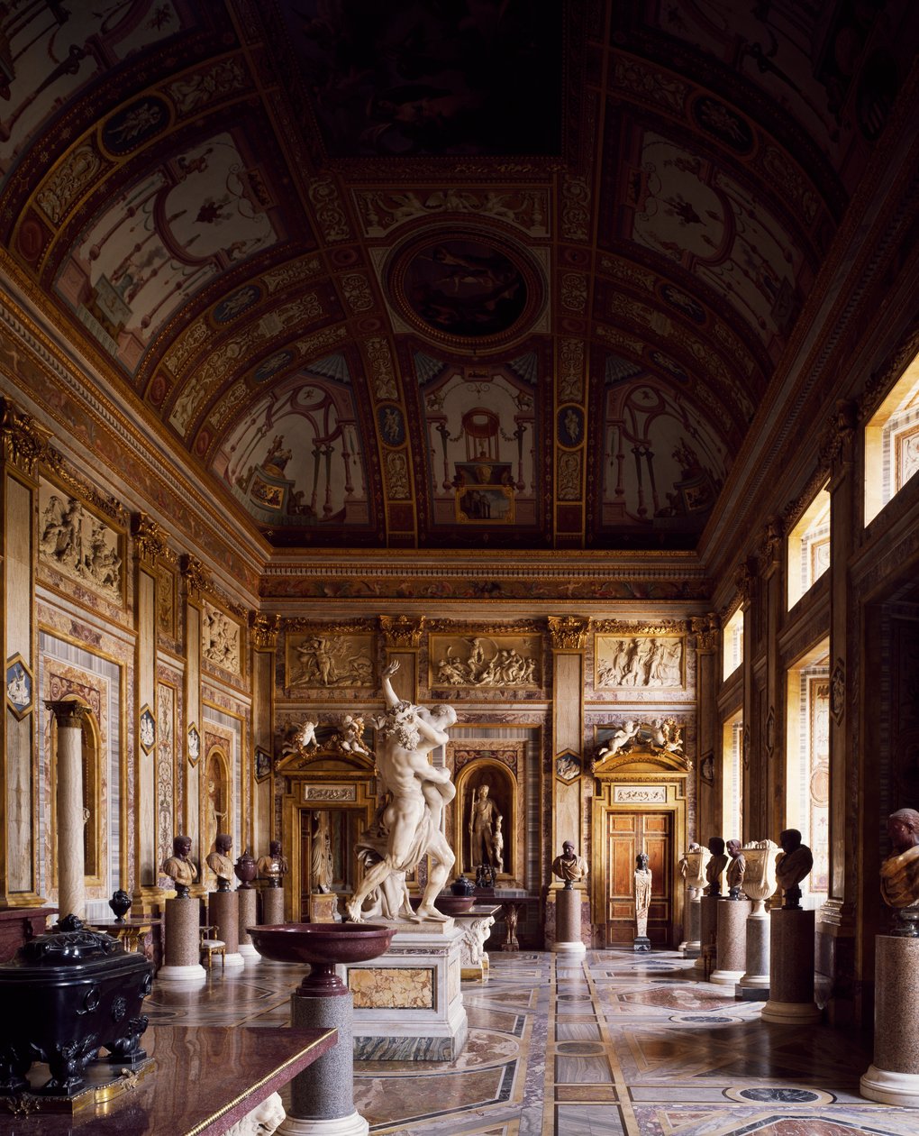 Kejsarrummet med våldtäkten av Proserpina i centrum av Gian Lorenzo Bernini, Galleria Borghese, Rom, Italien av Gian Lorenzo Bernini
