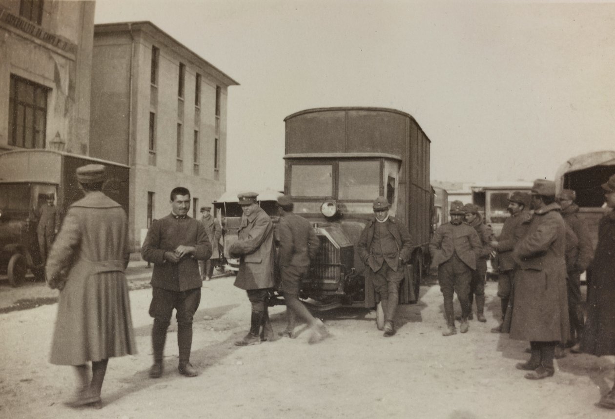 Album "Pictures of War II": Italienska soldater i Gradisca Sagrado, Gorizia, Italien (s/v foto) av Gigliucci Gigliucci