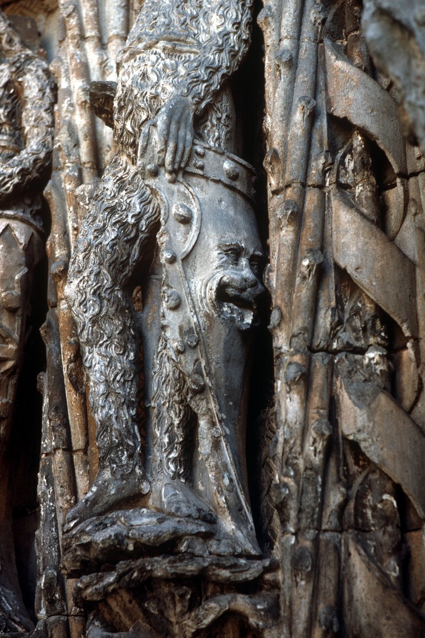 Detalj av ingångsfasaden som visar en riddarsköld Museo Nacionalde Escultura Religiosa byggd 1488-96 foto av Gil de Siloe