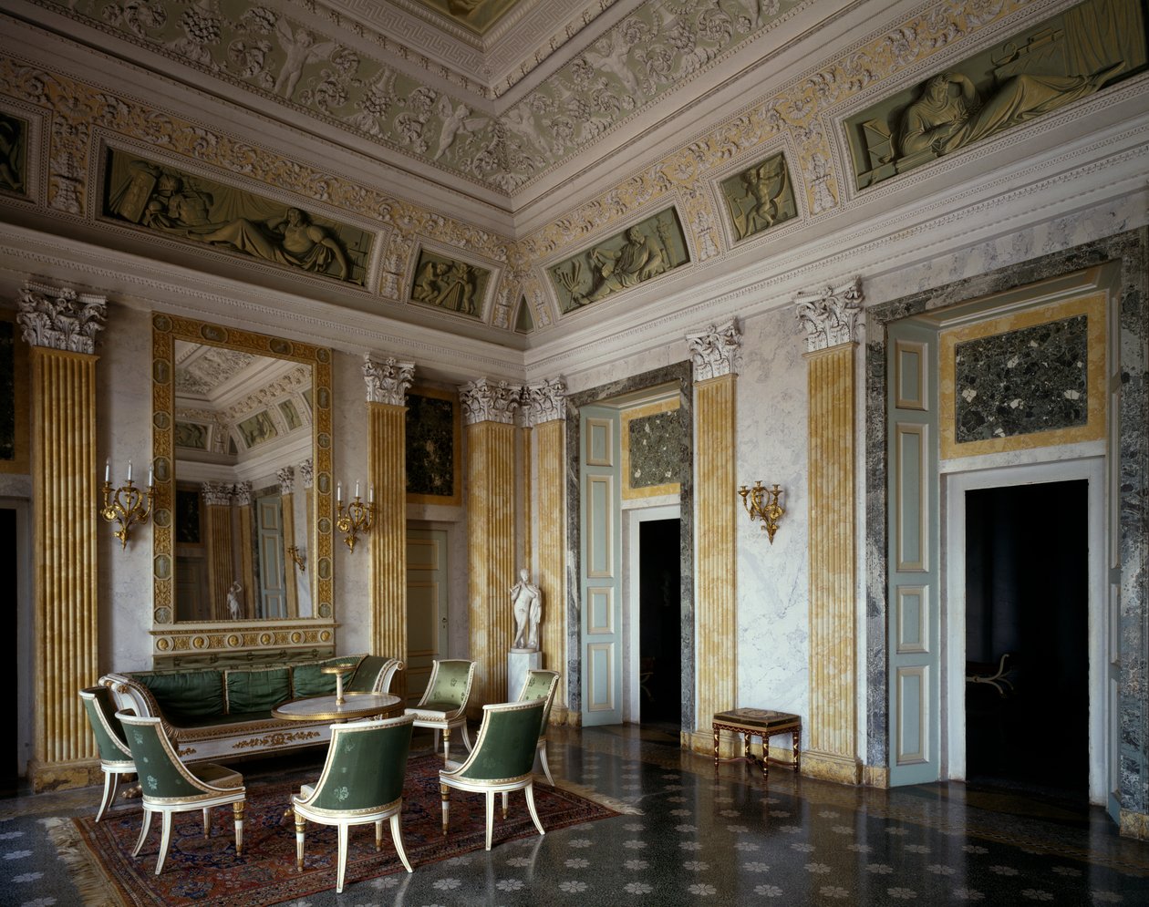 Central hall med möbler och dekoration, Villa Melzi d