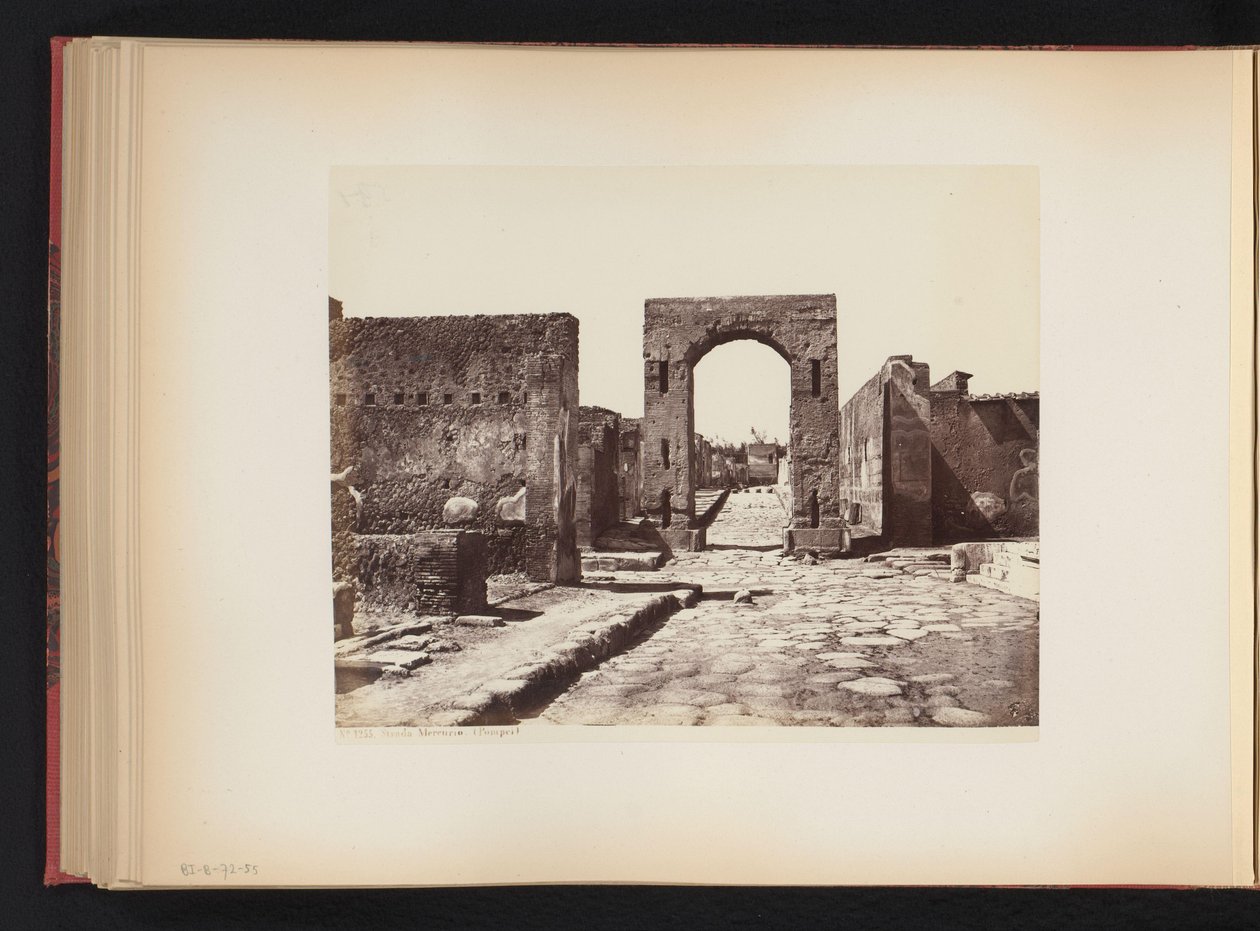 Utsikt över Strada Mercurio i Pompeji, Italien Strada Mercury. (Pompeii) (titel på objekt) av Giorgio Sommer (attributed to)