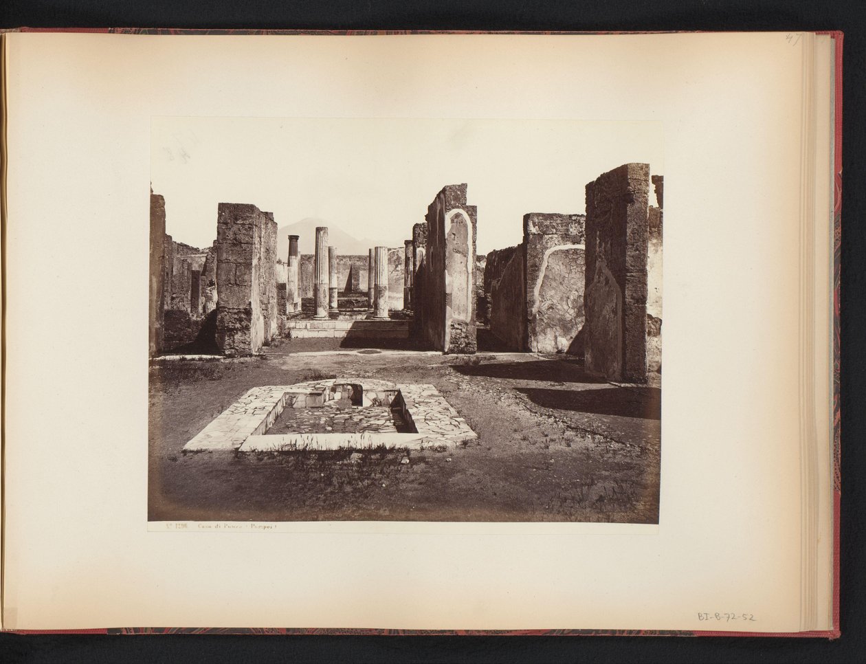 Vy över ruinerna av Casa di Pansa i Pompeji, Italien Casa di Pansa (Pompeii) (titel på objekt) av Giorgio Sommer (attributed to)